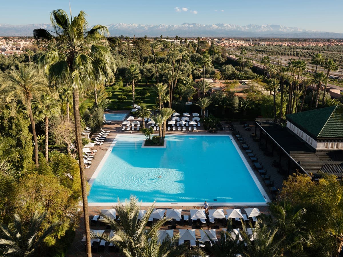 La Mamounia Marrakech — piscine et jardins face à l'Atlas